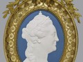 Медальон с профильным портретом Екатерины II.
Англия. Веджвуд. 1770-е. 
Яшмовая масса, бронза, золочение, литье, чеканка
55х45 см (в раме)