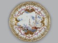 Блюдце с изображением сцены в порту
Германия. Мейсен. Около 1725. 
Фарфор, роспись надглазурная полихромная, золочение
Высота 2,3 см, диаметр 12,8 см