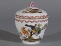 Чашка с крышкой, с изображением птиц
Германия. Мейсен. 1750-е. 
Фарфор, золочение, роспись надглазурная полихромная
9,5х8х10 